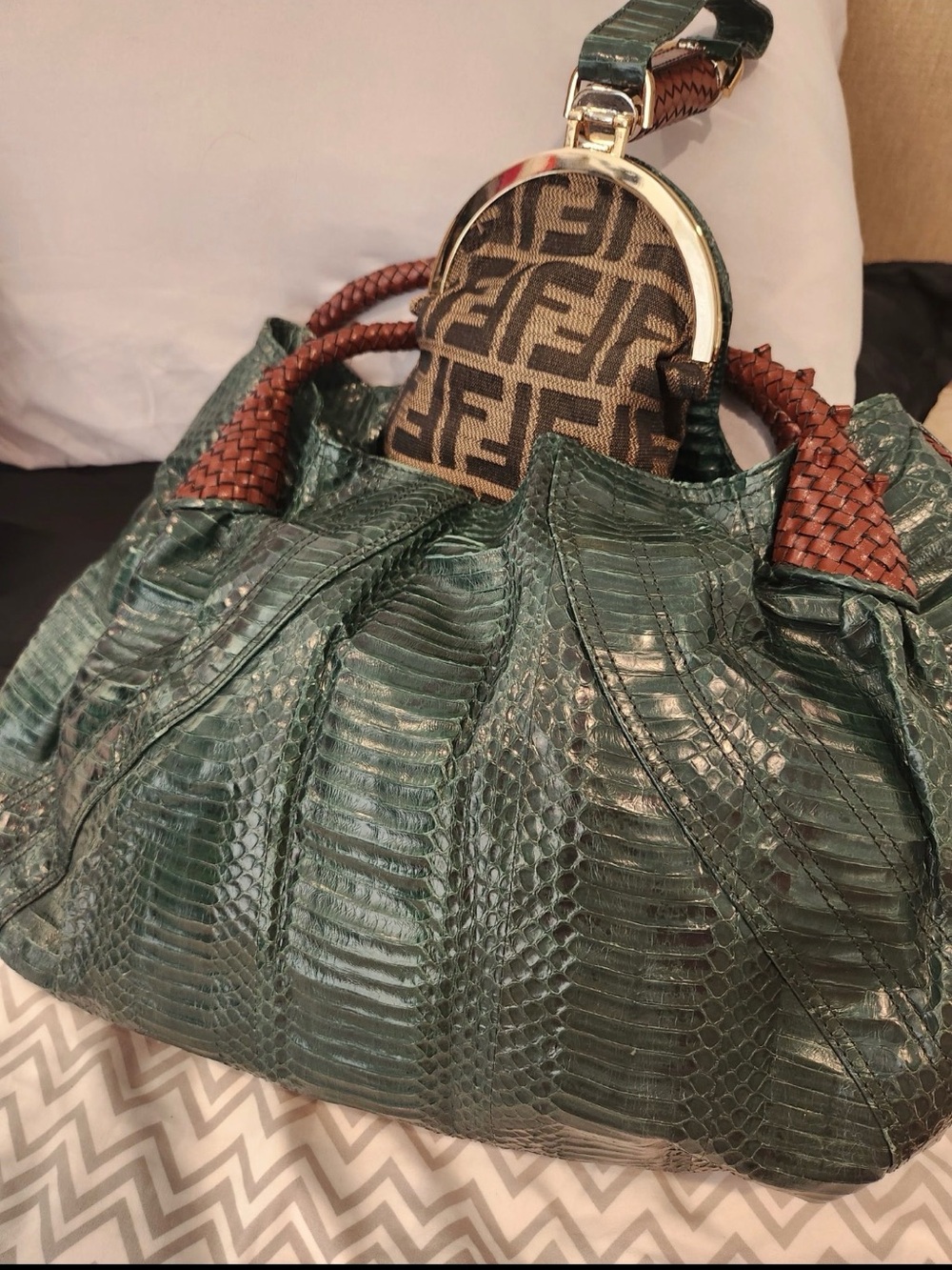 Inspired Handbag - Picture 2 of 3